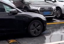 过减速带就弹行人保护装置，弹了4次保险都不给修了！特斯拉车主躺到店内维权-程序员中文网